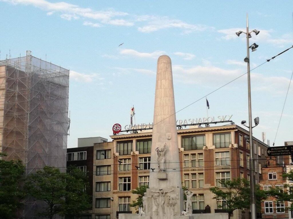 Daam Square